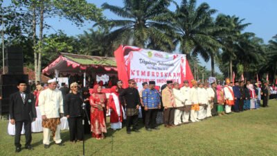BOGOR, NovaFakta.com – Upacara peringatan Hari Ulang Tahun (HUT) ke-81 Republik Indonesia tingkat Kecamatan Rancabungur, Kabupaten Bogor, berlangsung khidmat di Lapangan PTPN, Desa Cimulang, Senin (17/8/2026).